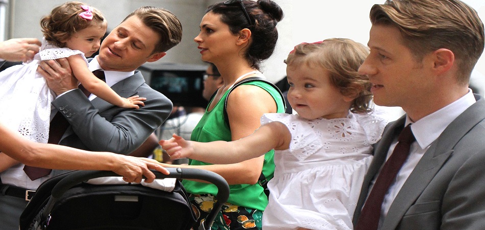 Ben McKenzie Gets a Visit From Morena Baccarin and Their Daughter on Gotham Set